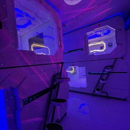 Bmax Spacepods Sleep In Space - 4Mins From Mactan Airport Мактан Екстериор снимка