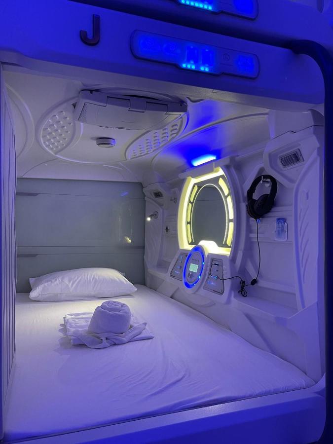 Bmax Spacepods Sleep In Space - 4Mins From Mactan Airport Мактан Екстериор снимка