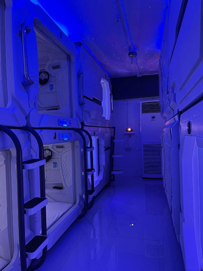 Bmax Spacepods Sleep In Space - 4Mins From Mactan Airport Мактан Екстериор снимка