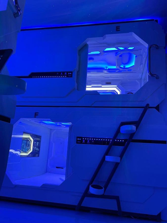 Bmax Spacepods Sleep In Space - 4Mins From Mactan Airport Мактан Екстериор снимка